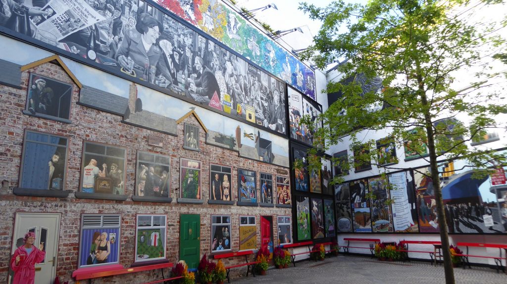 Belfast Pub garden art